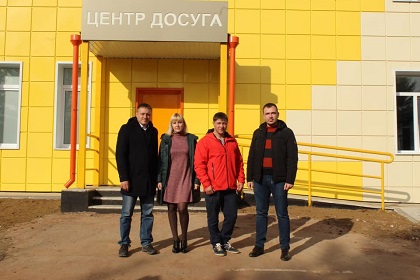 Виталий Перетолчин и Артем Лобков оценили ход капремонта Центра досуга в посёлке Седаново Усть-Илимского района